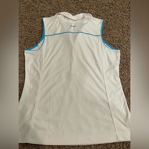Women’s Slazenger sleeveless golf top, size Medium